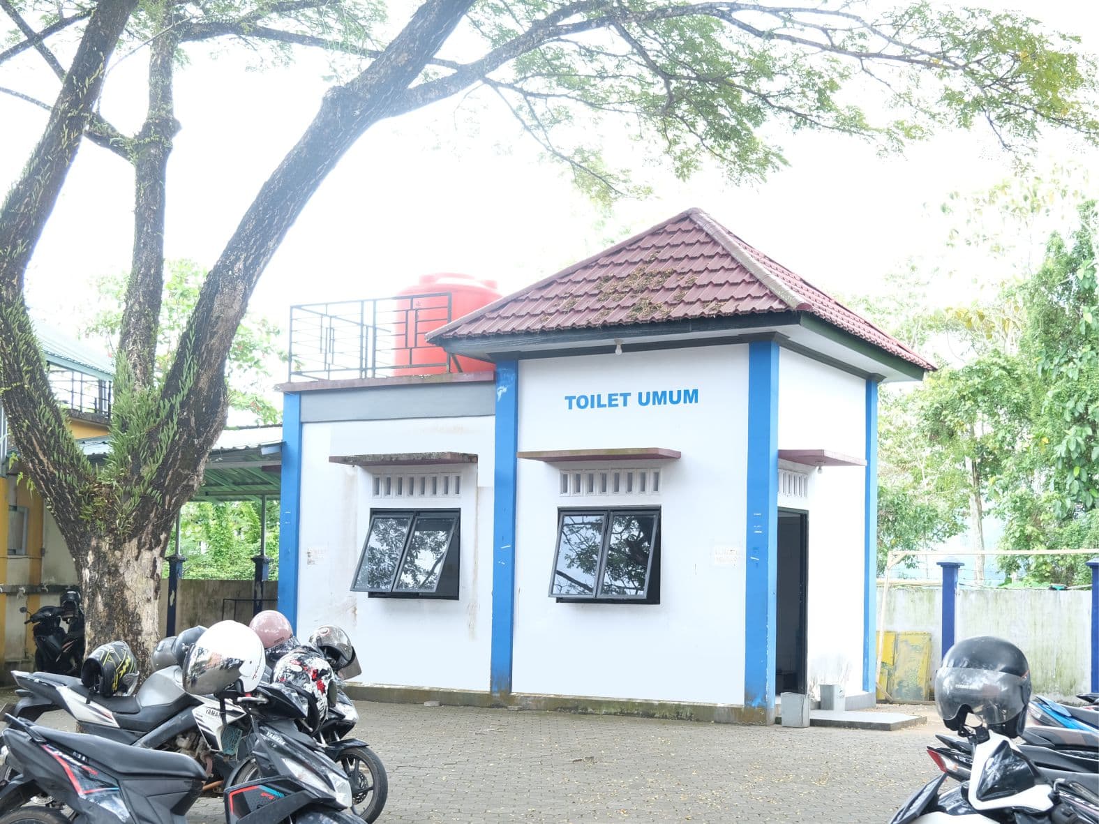 TOILET UMUM