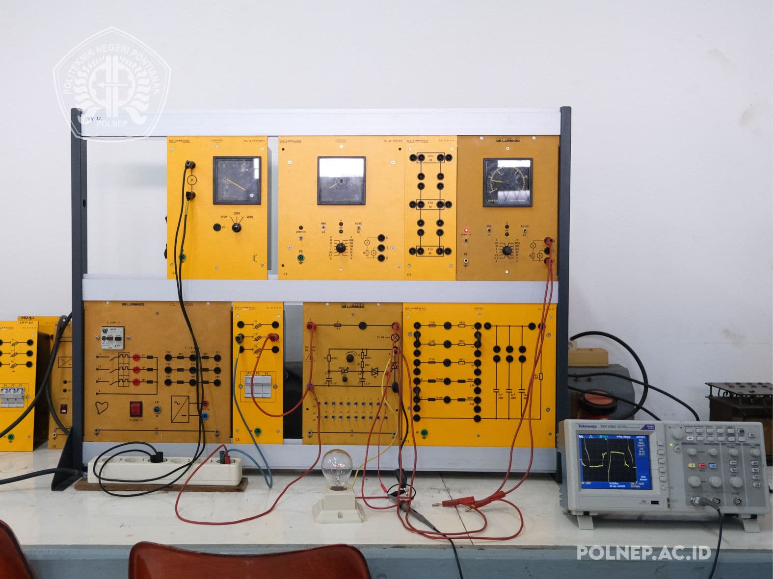 Konverter AC (Voltage Regulator)