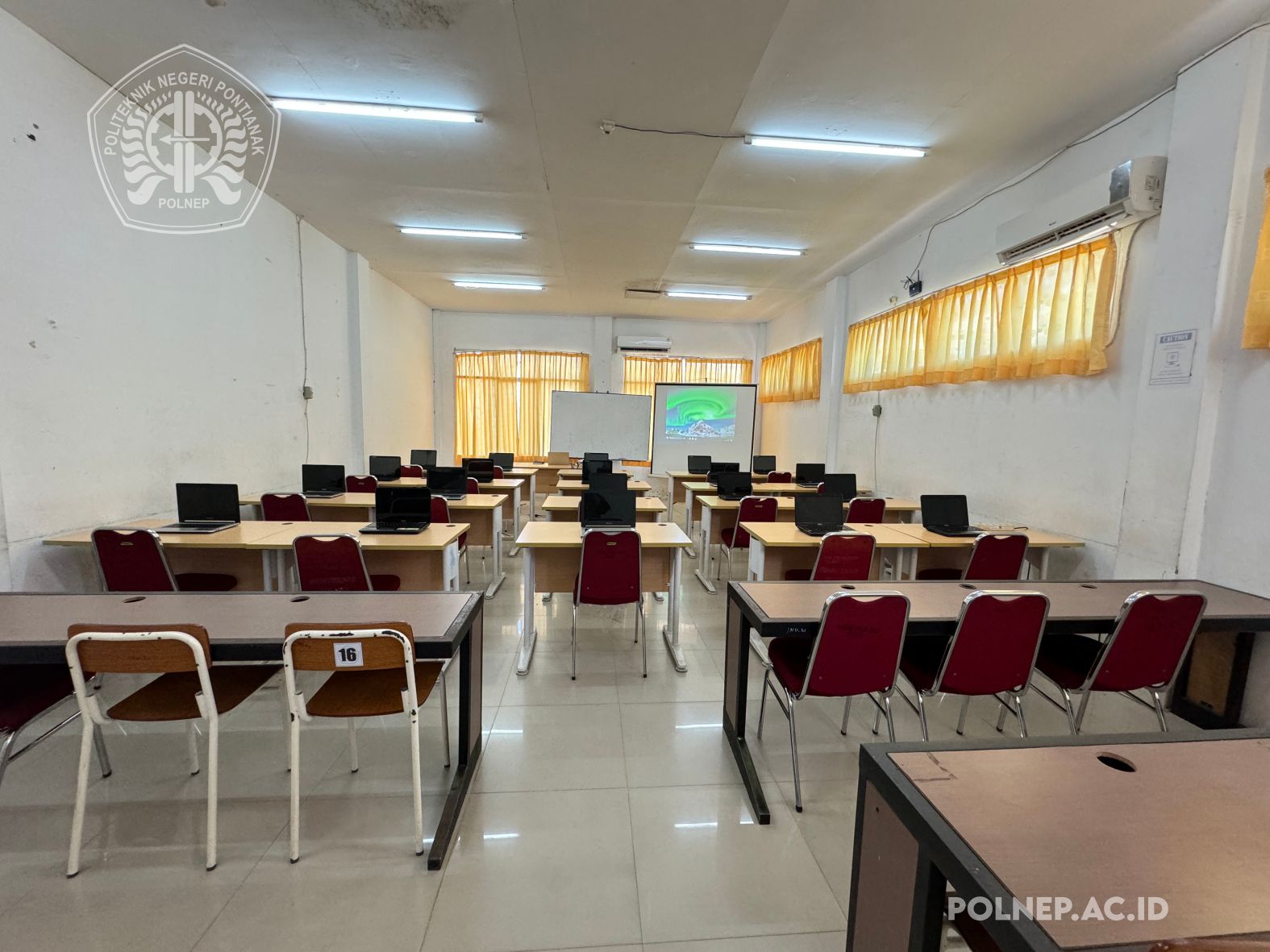 Ruang Lab Multimedia