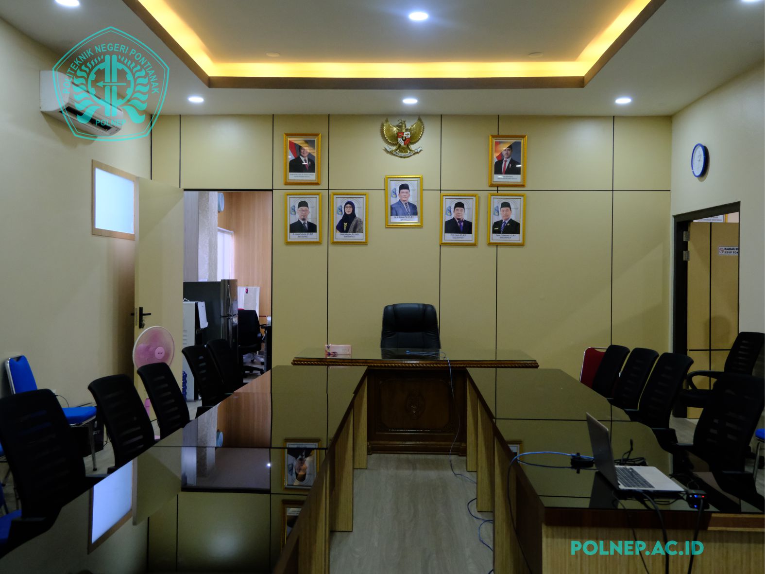 RUANG RAPAT MAHAMERU