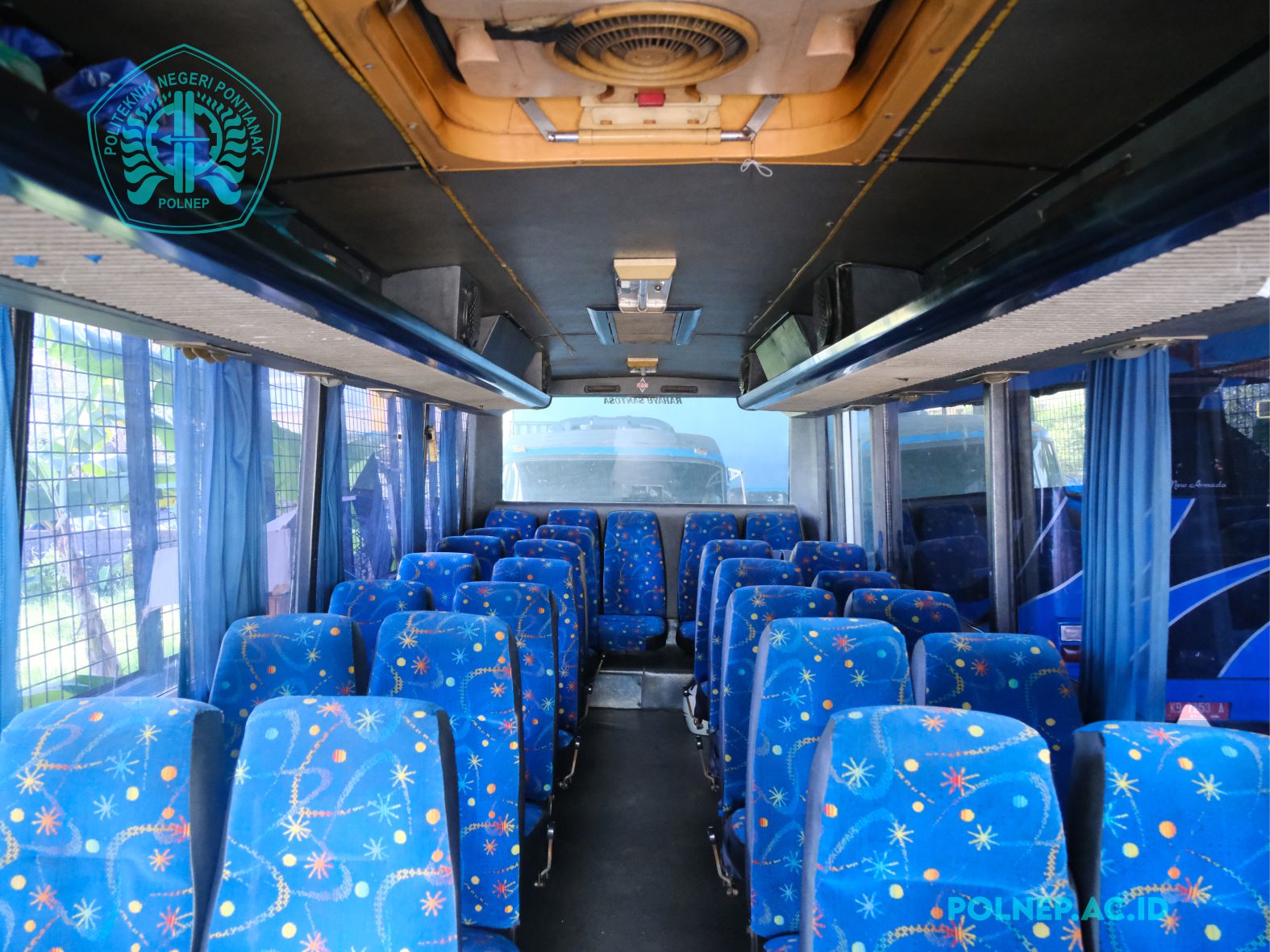 INTERIOR BUS