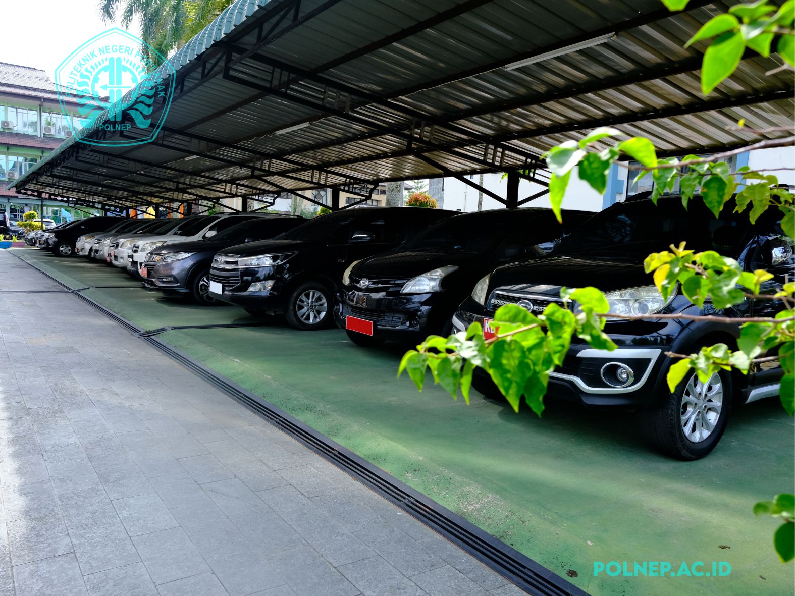 PARKIR MOBIL KARYAWAN 1